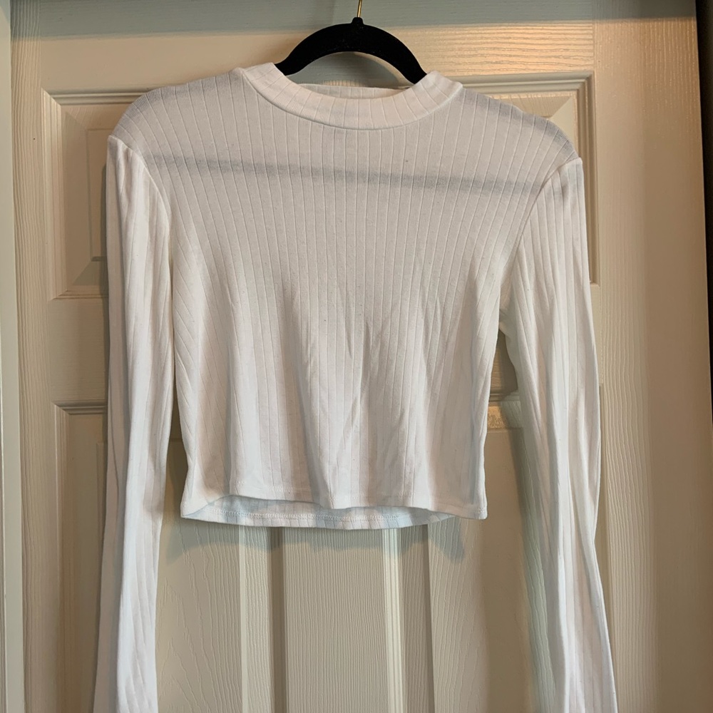 White long sleeve crop top